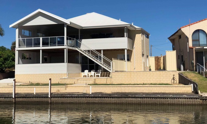 South Yunderup House | NEW Waterfront Holiday Home