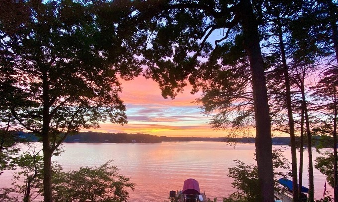 Southmont House | NEW Waterfront Home, Deep Water Dock, Sunset views, Theatre & Game Rooms, Kayaks