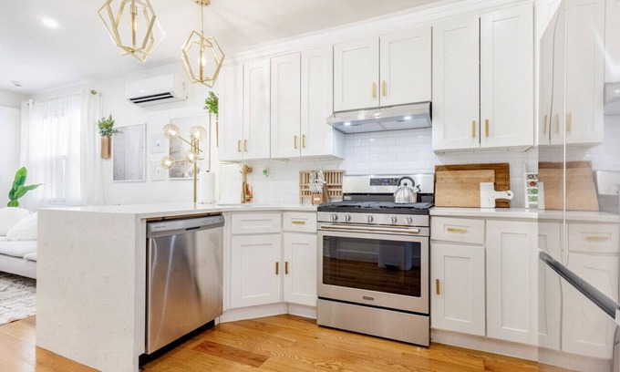 East New York House | New! Zenful Airy Oasis 3bd 2ba/Laundry/FreeParking
