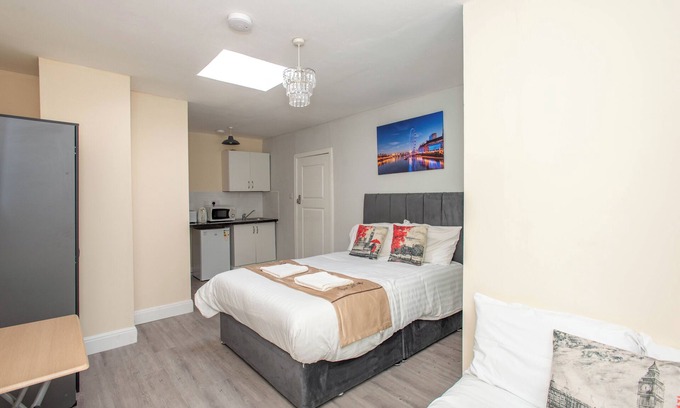 London Borough of Bromley Apartment | *NEW* Zone 6 Cheslfield Studio
