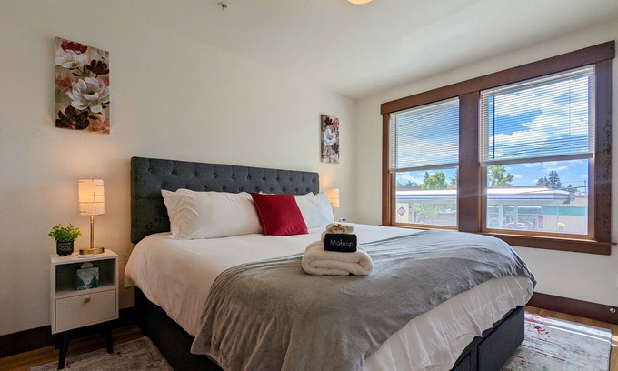 Newberg Apartment | Newberg Wine Country Suites: Noir Room