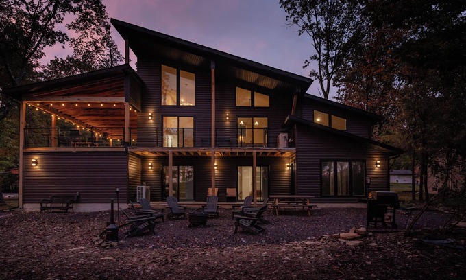 Pocono Summit House | NewBuild-Kalahari:Scandi Hot Tub:Pool:Beach:Lake Access:PlayArea:700Mbps