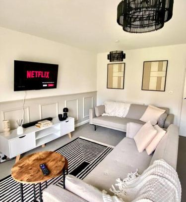 Newcastle-upon-Tyne House | Newcastle Spacious 3-bedroom Semi-detached House with Parking, Sleeps 8, by URBAN PINNACLE STAYS