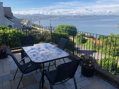 Newcastle Apartment | NEWCASTLE STUNNING SEA VIEW apartment absolute top quality over 500 of 5 star reviews You will not be disappointed