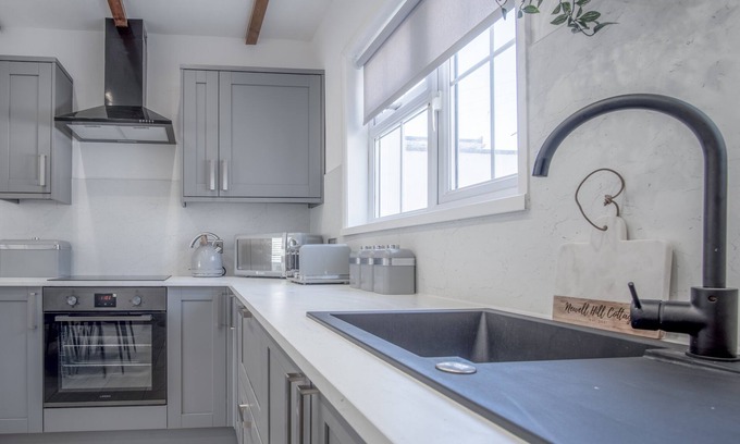 Tenby Cottage | Newell Hill Cottage - 3 Bedroom - Tenby