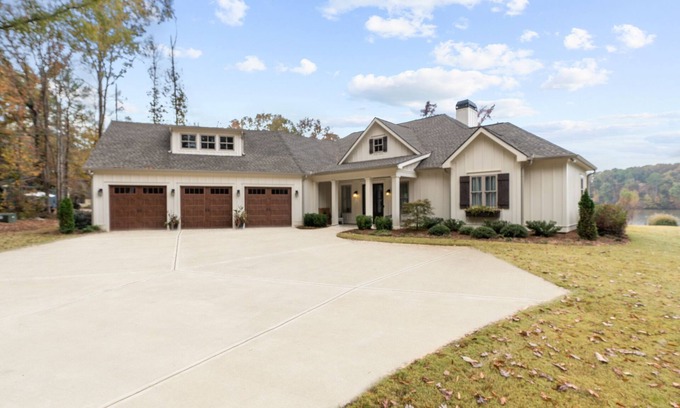 Lake Oconee House | Newer construction, professionally decorated on the water.