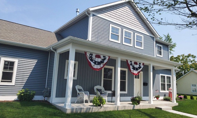 Grand Haven House | Newer home in downtown Grand Haven come and enjoy summer in coast guard city USA