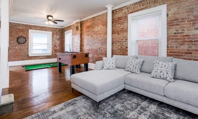 Columbus Park Apartment | Newest KC 2 · 18) Entire Loft downtown+ free parking!