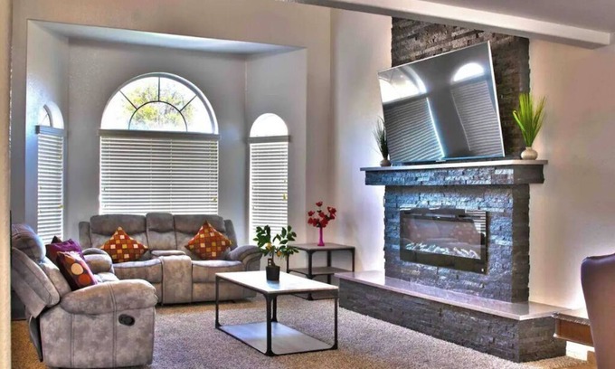 Fresno House | Newley remodeled and furnished home!