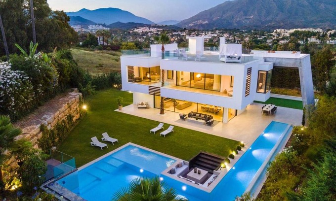 Nueva Andalucia Apartment | Newly Built 6 BDRM Luxury Villa in Nueva Andalucía