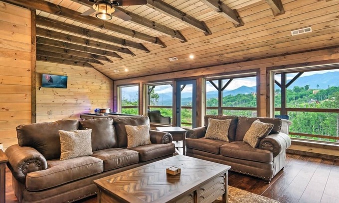 Chalet Village North Ski Chalet | NEWLY BUILT Amazing View Chalet Perfect Location