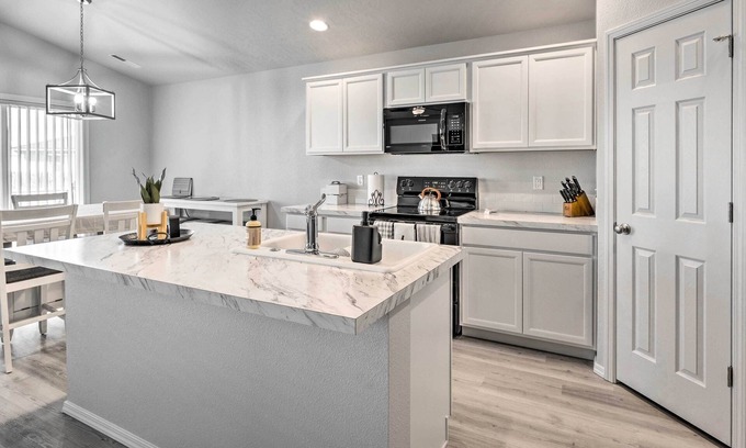 Caldwell House | Newly Built Caldwell Home w/Yard, Near Downtown!