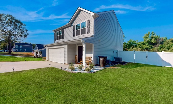 Anderson House | Newly built house with private putting green, fenced in yard + dog friendly