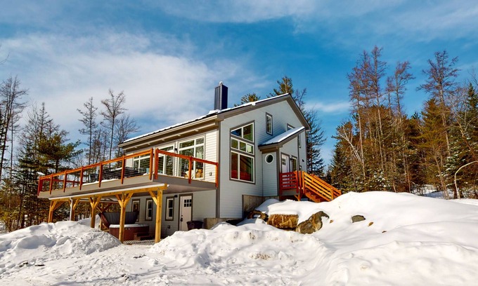 Bethel House | Newly built mountain-view home with private hot tub & wraparound deck