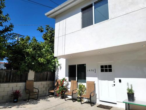 Pico - Robertson Apartment | Newly built three bedroom close to Rodeo Drive Hollywood Downtown and Beaches Close to attractions
