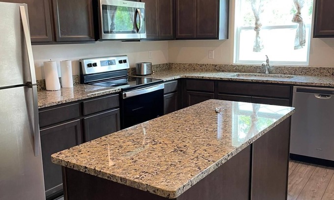 Tavares House | Newly Built Townhouse Near Disney And Other Amenities