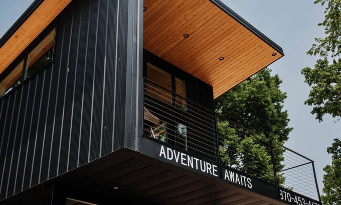 Flippin Apartment | Newly constructed river front loft located only feet away from the banks of the White River