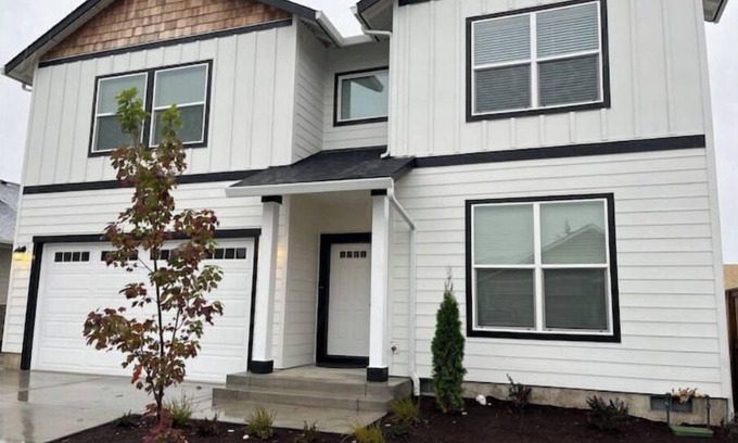 Thurston House | Newly constructed spacious home in Eugene/Springfield near UO and Autzen stadium