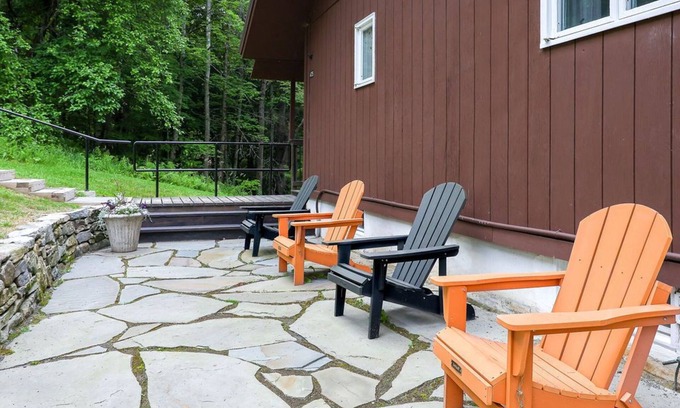 Rawsonville Ski Chalet | Newly Designed Chalet w/Views, Minutes to Stratton