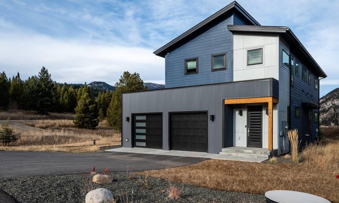Gallatin Gateway Cabin | Newly Designed Home with Hot Tub | Aspects Big Sky