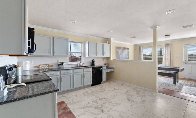 Southeast Arlington House | Newly Furnished Family Home With Gameroom
