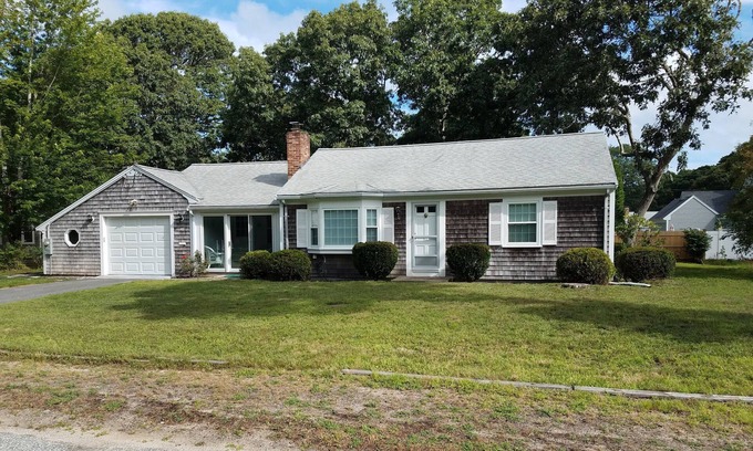 South Yarmouth House | NEWLY LISTED! Adorable Mid Cape Ranch