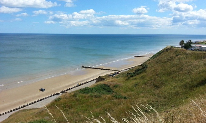 Aldborough Cabin | NEWLY listed! Lodge by the sea with outdoor pool and clubhouse! Close to Cromer!
