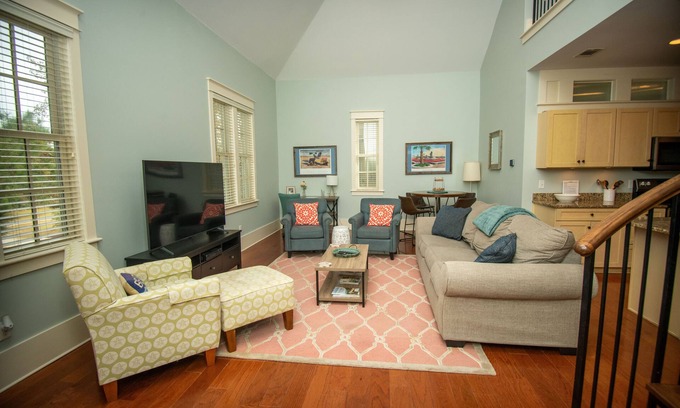 Habersham Apartment | Newly Listed - Spacious Condo with Private Balcony