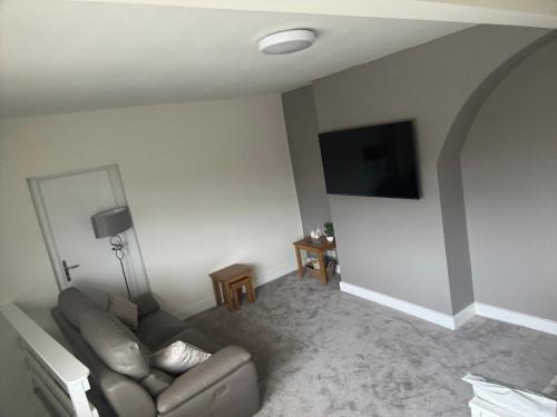 Newton-le-Willows Apartment | Newly Refurbished, Cosy Flat Minimum 2 nights