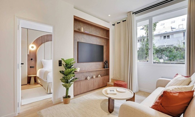 Quartier de la Chapelle Apartment | Newly Refurbished Flat in Heart of 18th District