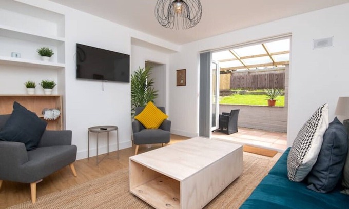 Severn Beach House | Newly Refurbished Gem | Perfect | Alexa | Sleeps 6