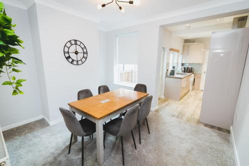 Norwich House | Newly Refurbished House - 10 Minute Walk From City Centre