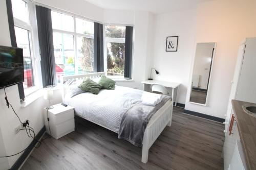 Nottingham Apartment | Newly refurbished studio, great location 8 studios