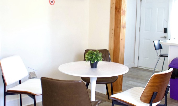 Downtown Sacramento Apartment | Newly Remodel Duplex Free Parking 3-Bed-1 Bath.