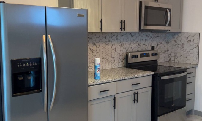Kansas City House | Newly remodeled 3-bedroom, 2 bath house in Kansas City near Chiefs Stadium