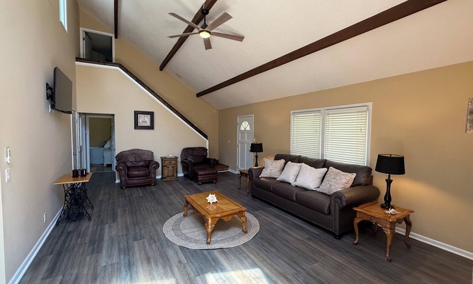 Guntersville House | Newly remodeled 3-bedroom house in marvelous Guntersville with AC, WiFi.