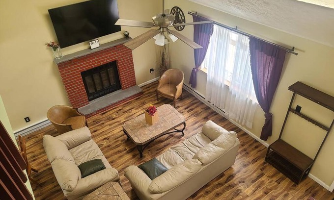 Tobyhanna Ski Chalet | Newly Remodeled 5 Bedroom Chalet in Prime Pocono
