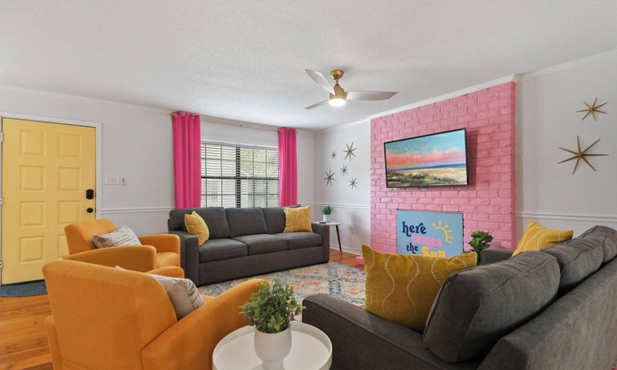 Thunderbolt House | Newly Remodeled * Bright & Spacious Home * Sleeps 8 * Dogs Welcome