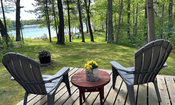 Hayward Cabin | Newly remodeled cabin on Little Round Lake with Kayaks, Canoe & a Paddle Board!