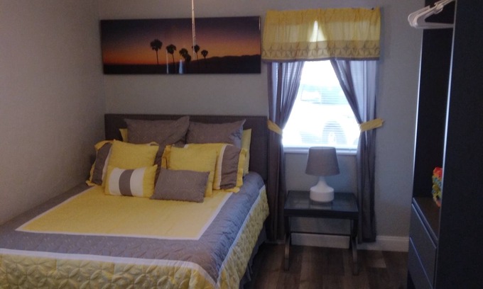 Cocoa Beach Cottage | 💥Newly Remodeled, Cozy Cottage with FREE PARKING, and DIRECT BCH ACCESS!💥