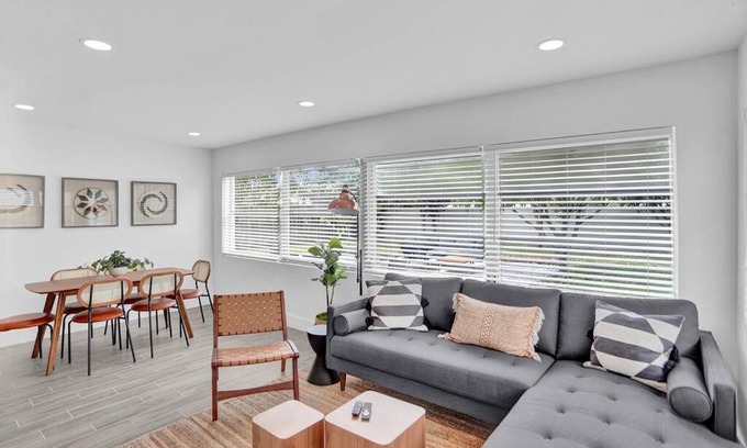 North Andrews Gardens House | Newly Remodeled Home with Backyard BBQ, FL