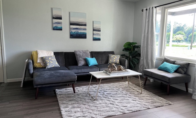 Noblesville House | Newly Remodeled Home mins to Grand Park Sports Complex, biking & walking trails.