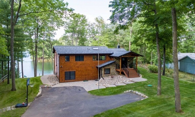 Minocqua House | Newly remodeled home on Lake Kawaguesaga!