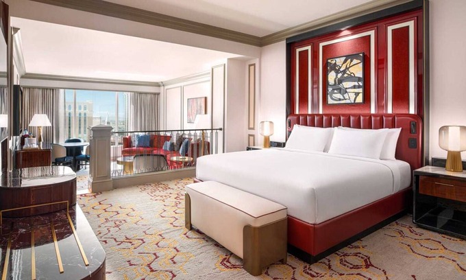 Las Vegas Hotel | Newly Remodeled Luxury King Suite at The Venetian Resort Las Vegas