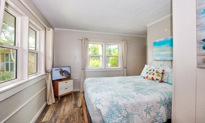 Sanibel Cottage | Newly remodeled Parakeet cottage! Walking distance to beach, restaurants, shops!