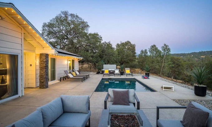 Mariposa House | Newly Remodeled, Pool, Hot Tub, Fire Pit, Views, Privacy, with 2 Master Suites!