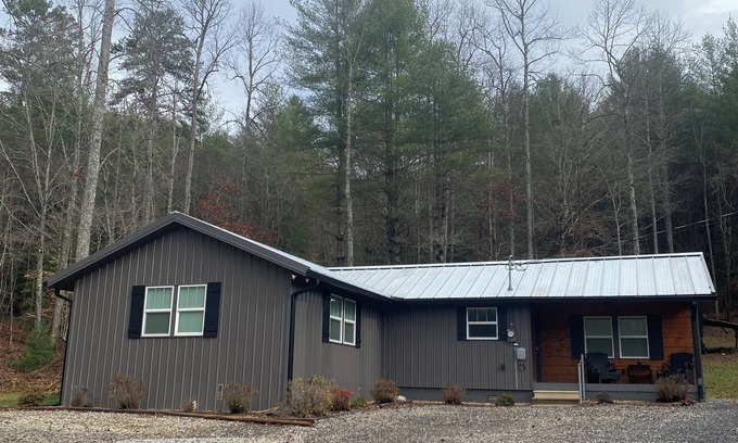Murphy House | NEWLY Remodeled Private 2-bedroom mountain house in beautiful Murphy