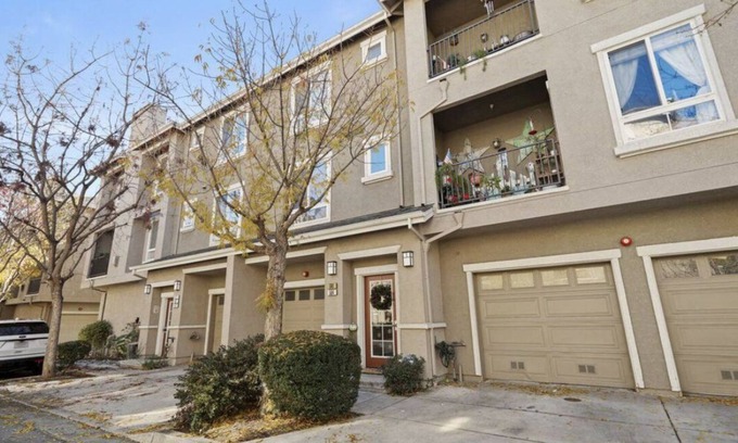 Communications Hill House | Newly Remodeled Townhouse Communication Hill