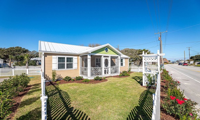 Salter Path Cottage | Newly Remodeled Charming Beach Cottage with Private Pool in Historic Salter Path