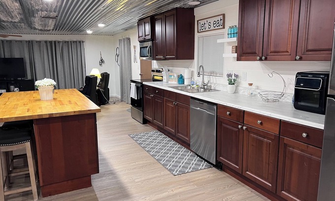 El Jobean House | Newly remodeled, 2bd/2bath, deepwater canalfront mobile home, in Port Charlotte